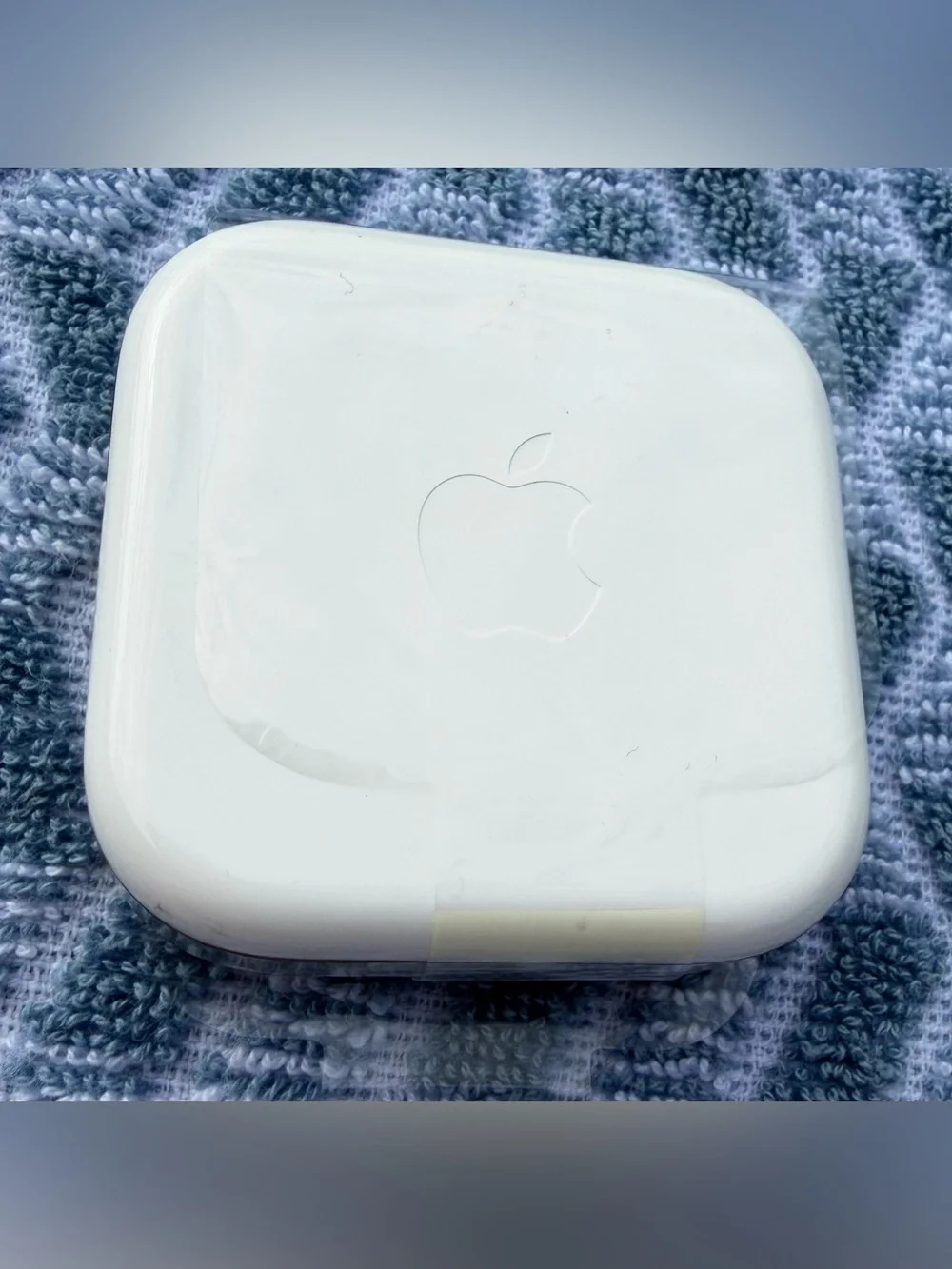 Apple White Wired Earbuds with Inline Remote NWOT